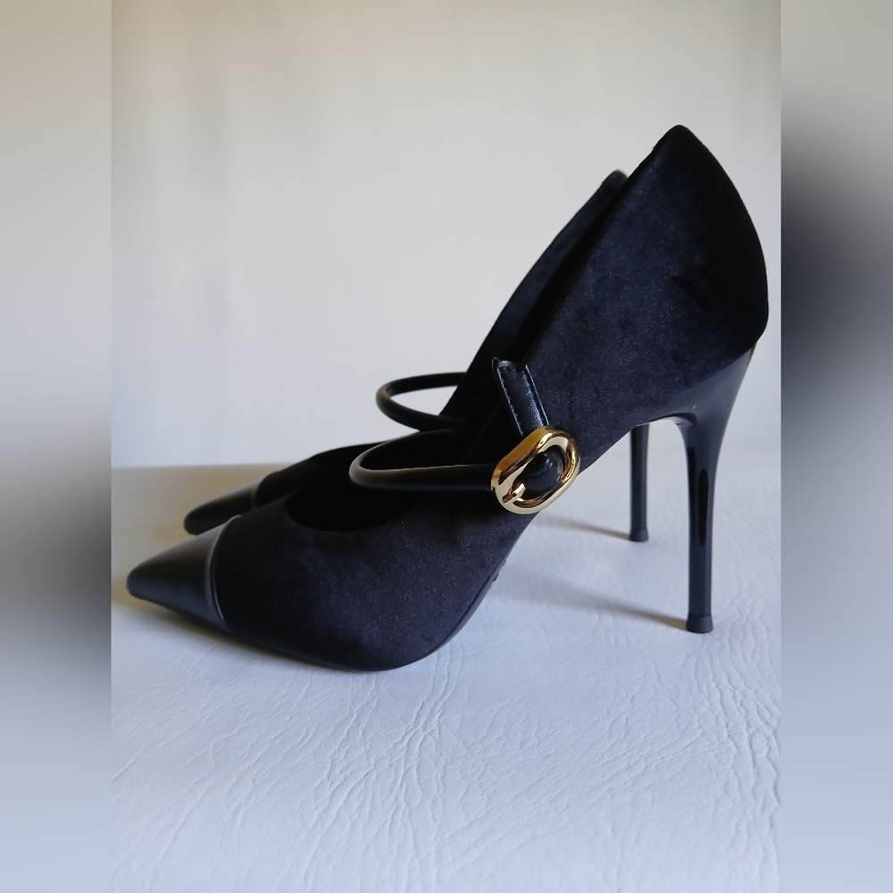 Bigtree Women's Sophisticatwd Black Stiletto Heels by - Picture 8 of 13